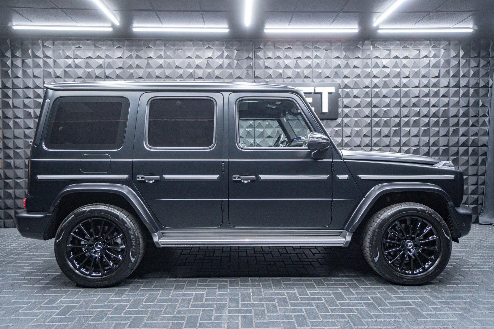 Mercedes-Benz G 400 2023 г. Чёрный, пробег 49890 км