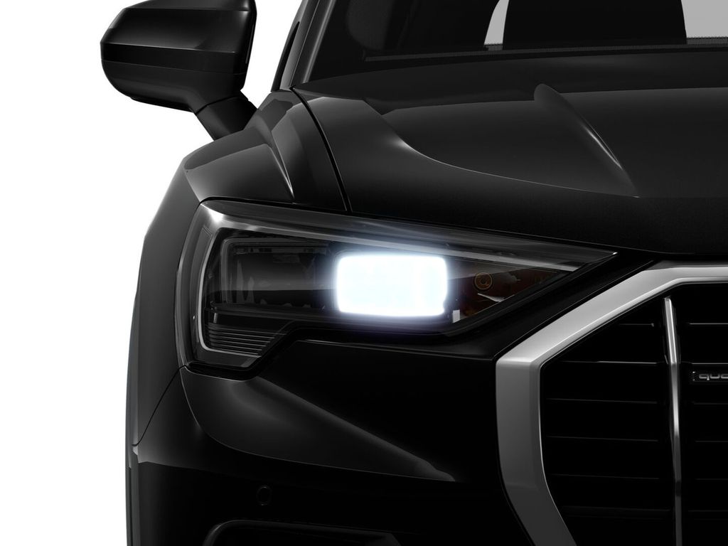 Audi Q3 2024 г. Чёрный, пробег 45300 км