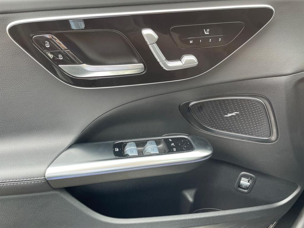 Mercedes-Benz C 220 2024 г. Чёрный, пробег 25000 км