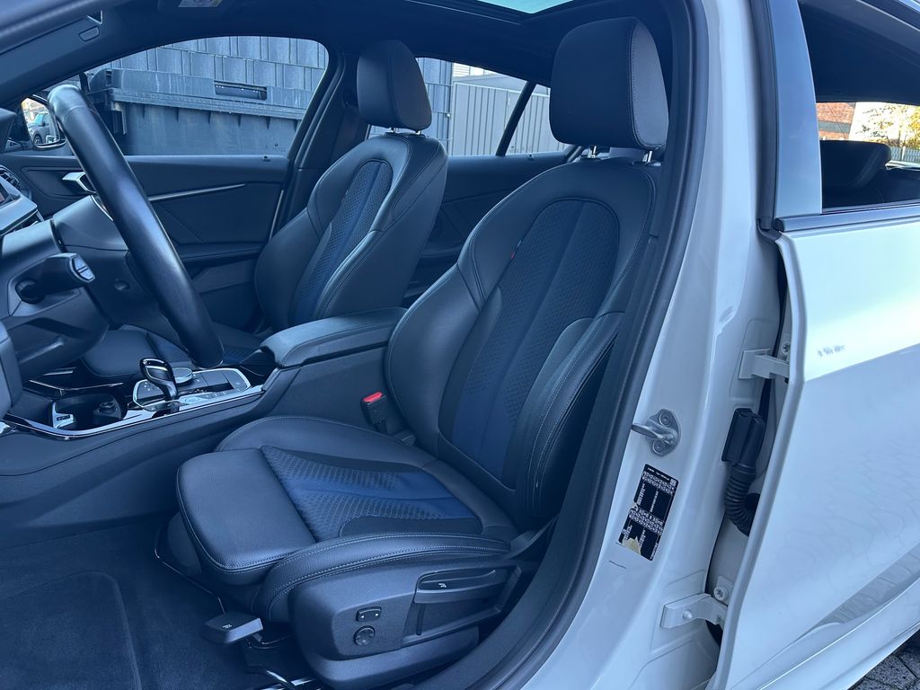 BMW 120 2022 г. Белый, пробег 49750 км