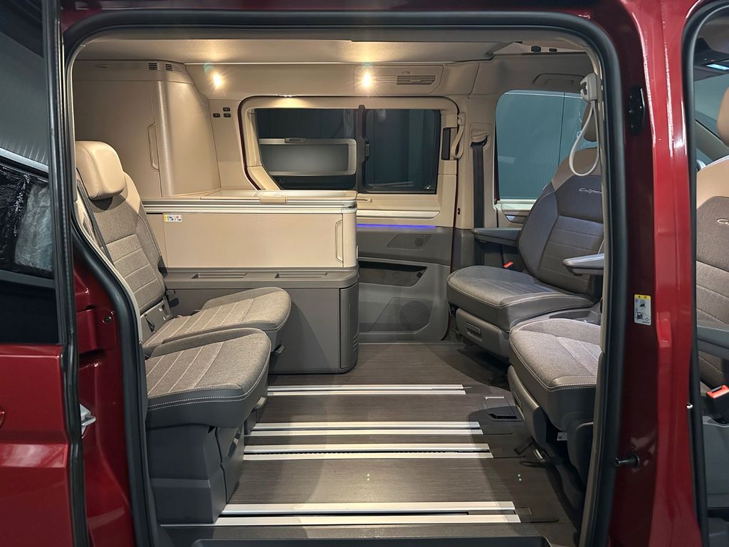 Volkswagen T7 CALIFORNIA 2025 г. Красный, пробег 18000 км
