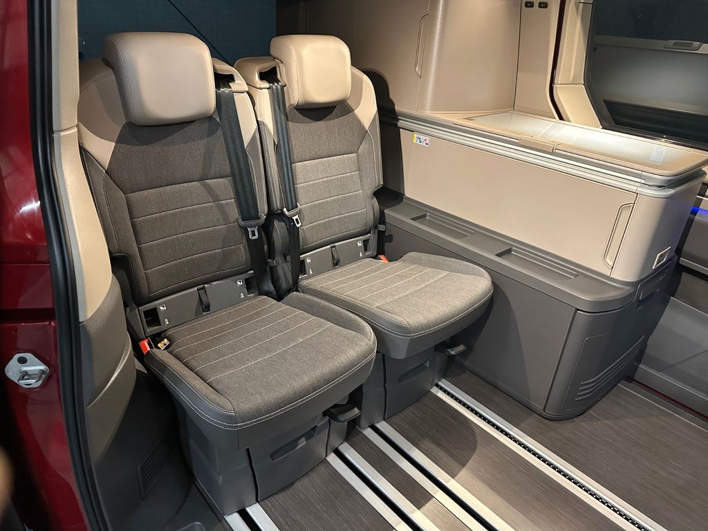 Volkswagen T7 CALIFORNIA 2025 г. Красный, пробег 18000 км
