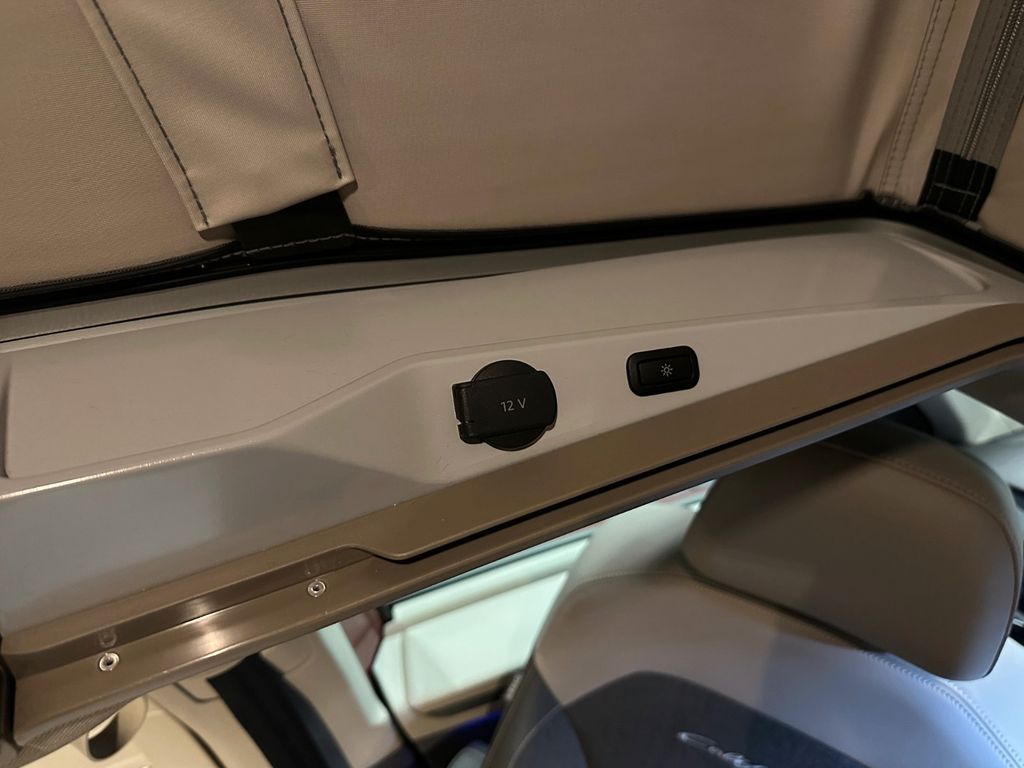 Volkswagen T7 CALIFORNIA 2025 г. Красный, пробег 18000 км