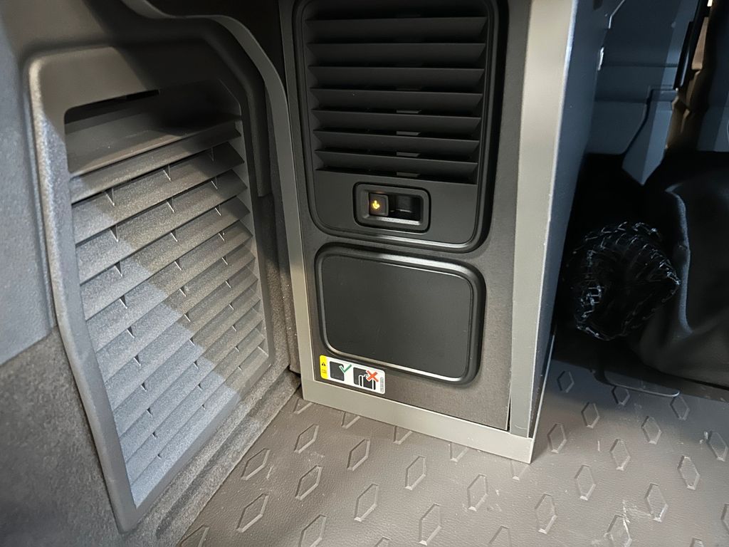 Volkswagen T7 CALIFORNIA 2025 г. Красный, пробег 21850 км