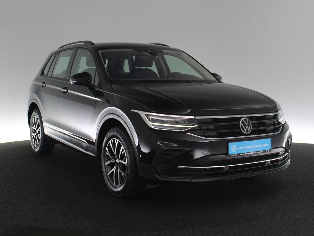 Volkswagen Tiguan 2023 г. Чёрный, пробег 58642 км
