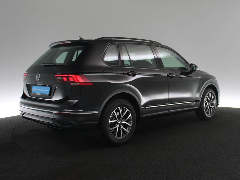 Volkswagen Tiguan 2023 г. Чёрный, пробег 58642 км