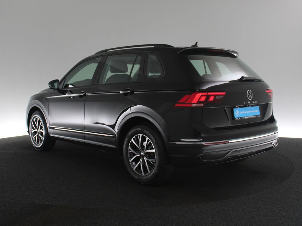 Volkswagen Tiguan 2023 г. Чёрный, пробег 58642 км