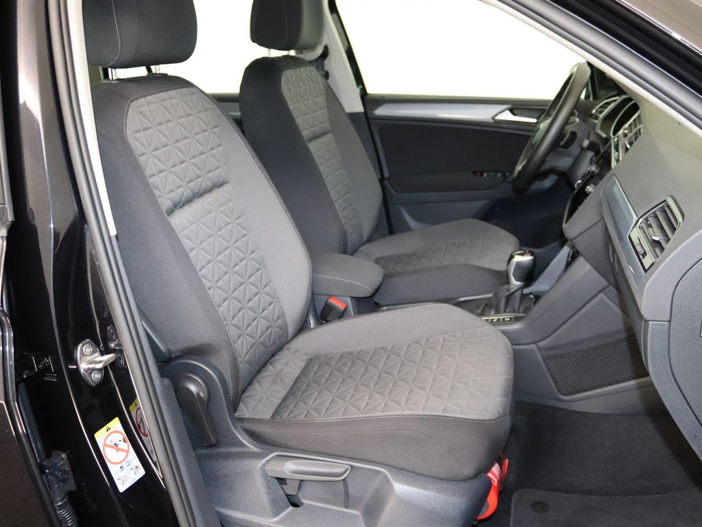 Volkswagen Tiguan 2023 г. Чёрный, пробег 58642 км