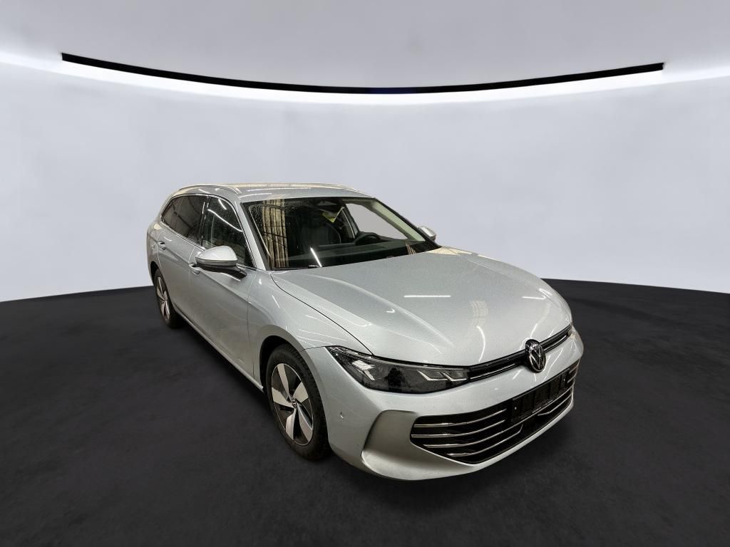 Volkswagen PASSAT VARIANT 2024 г. Серебристый, пробег 56818 км