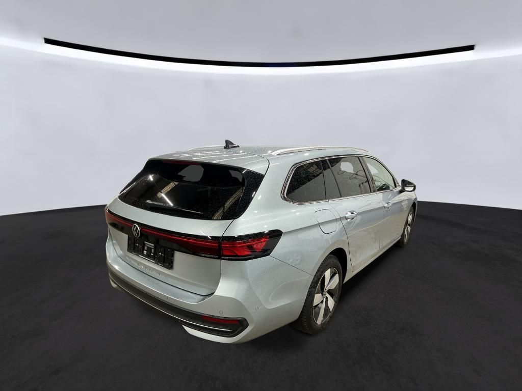 Volkswagen PASSAT VARIANT 2024 г. Серебристый, пробег 56818 км