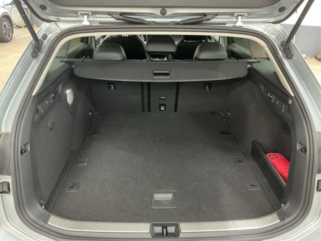 Volkswagen PASSAT VARIANT 2024 г. Серебристый, пробег 56818 км