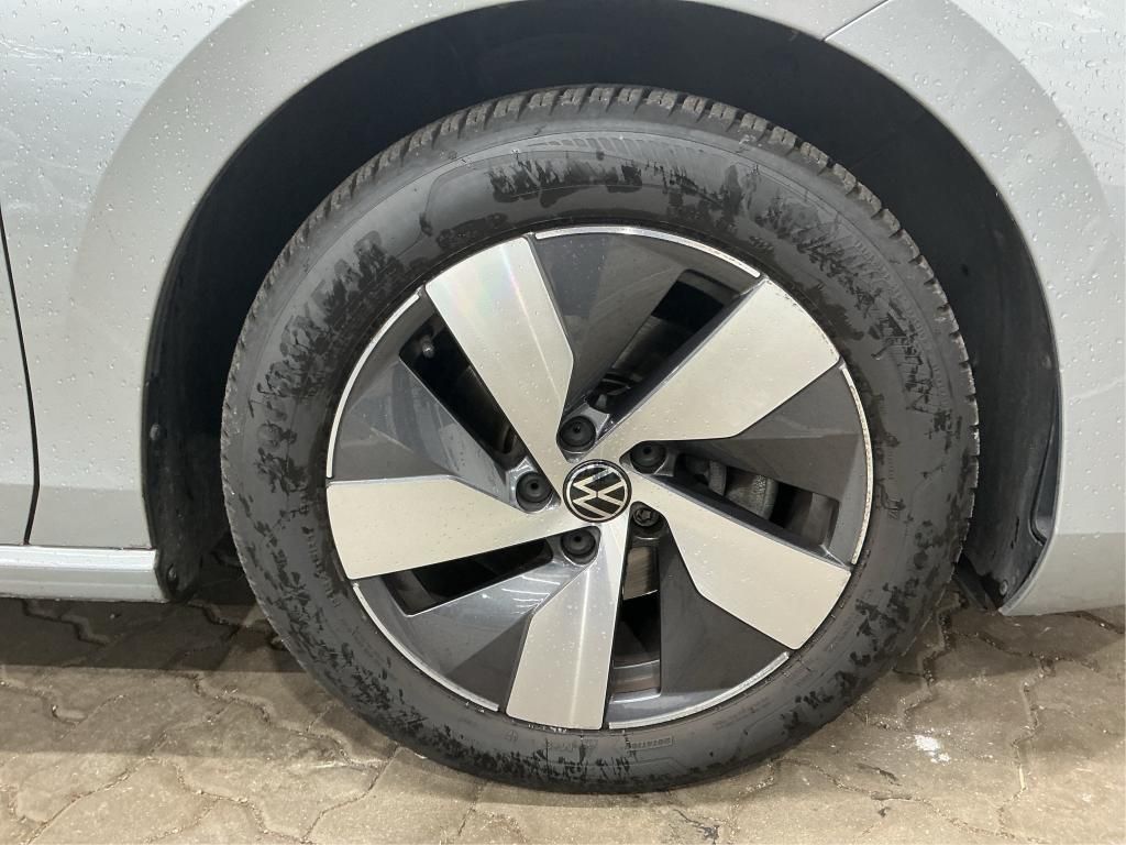 Volkswagen PASSAT VARIANT 2024 г. Серебристый, пробег 56818 км