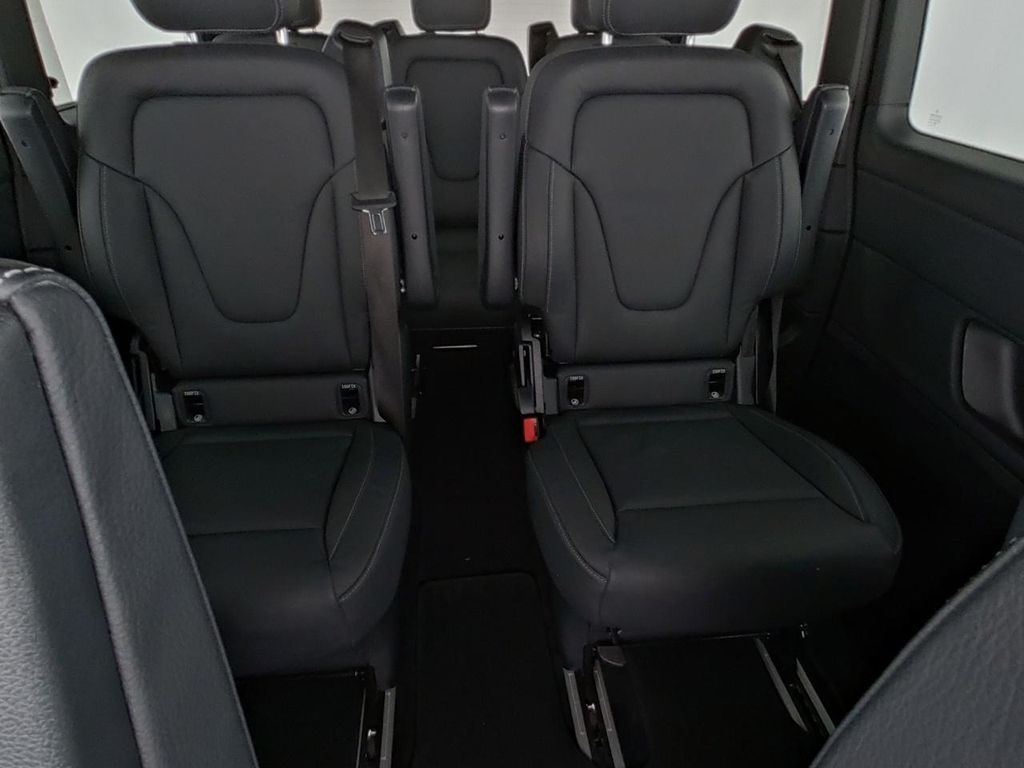 Mercedes-Benz V 250 2024 г. Чёрный, пробег 24061 км