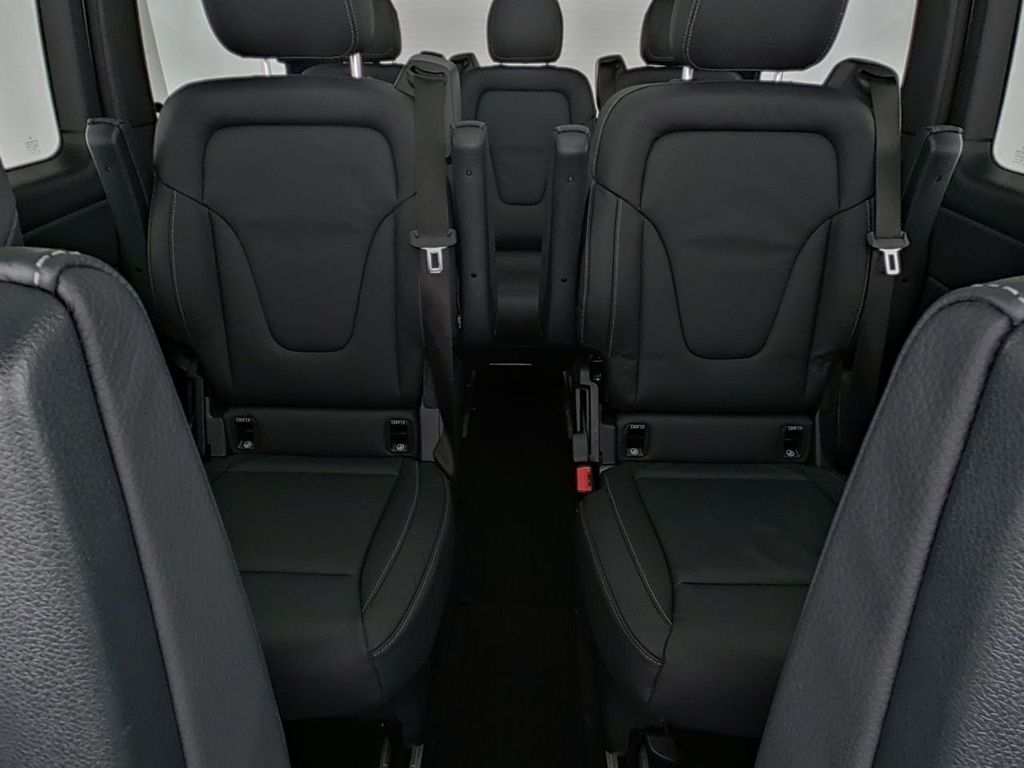 Mercedes-Benz V 300 2024 г. Белый, пробег 20795 км