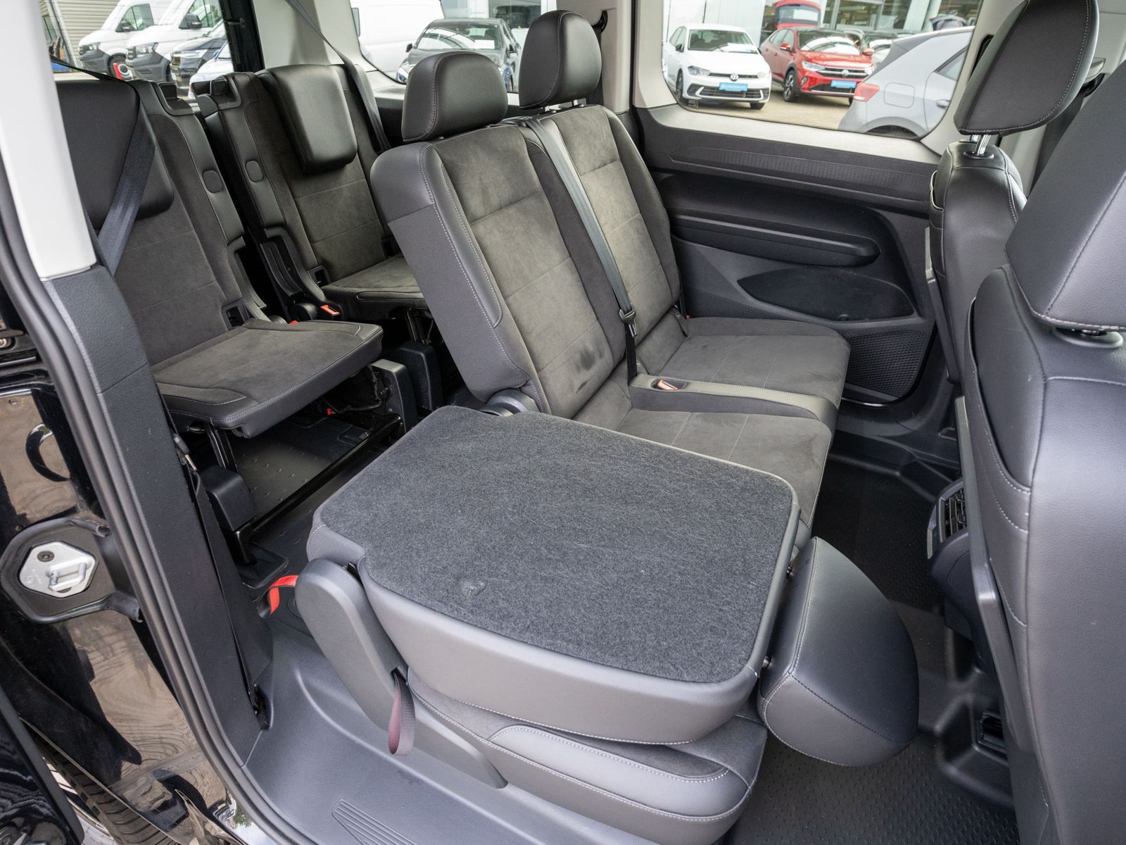 Volkswagen CADDY MAXI 2023 г. Чёрный, пробег 36550 км
