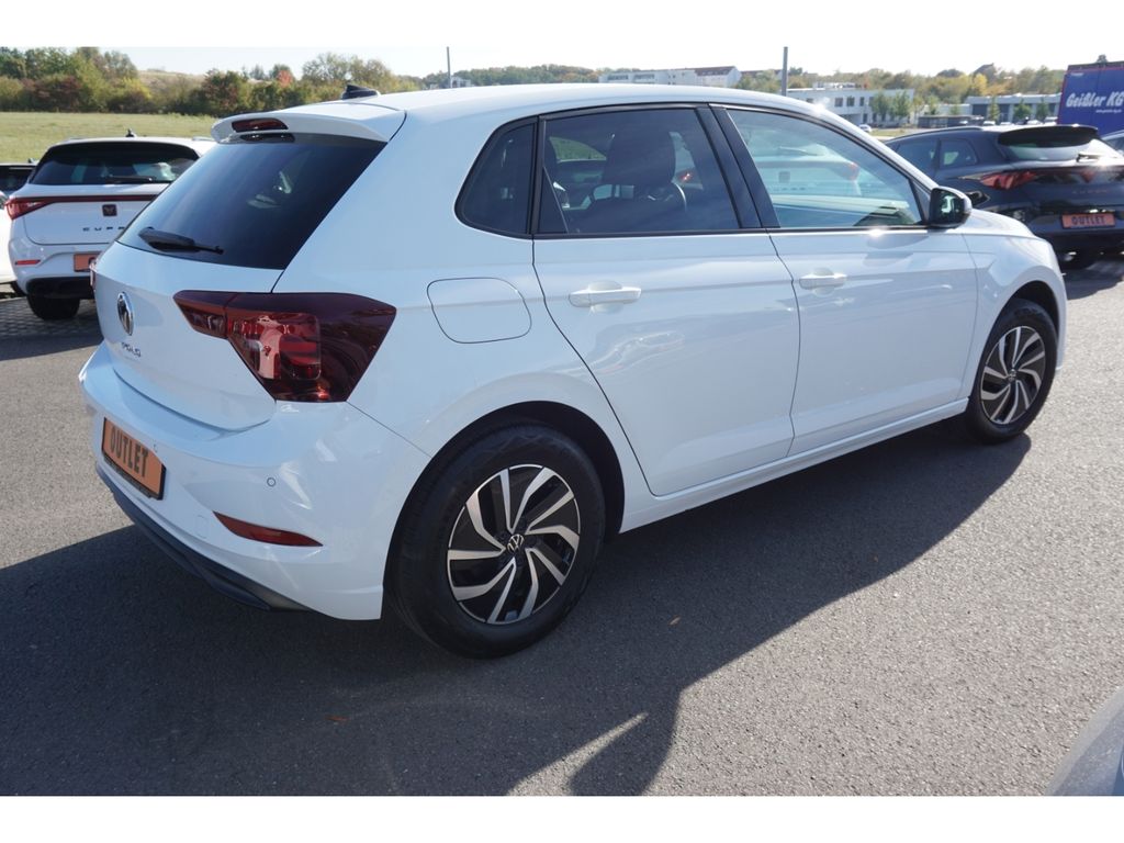 Volkswagen Polo 2023 г. Белый, пробег 21003 км