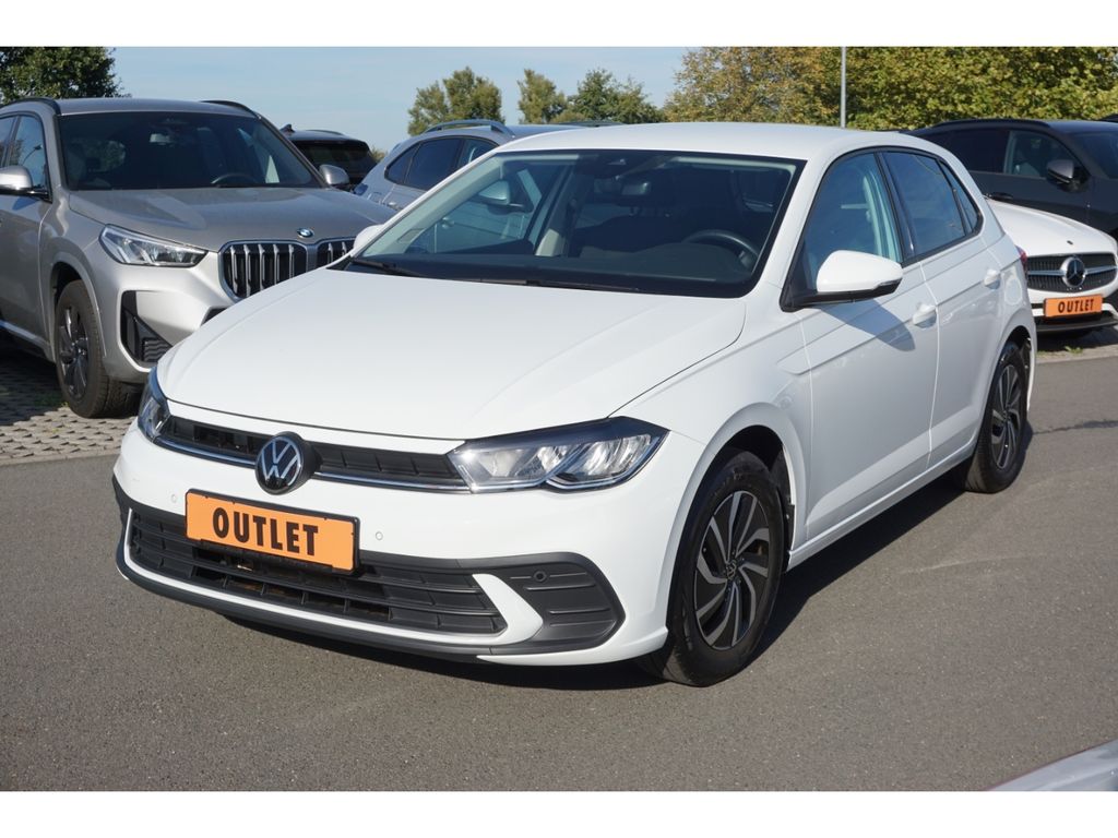 Volkswagen Polo 2023 г. Белый, пробег 21003 км