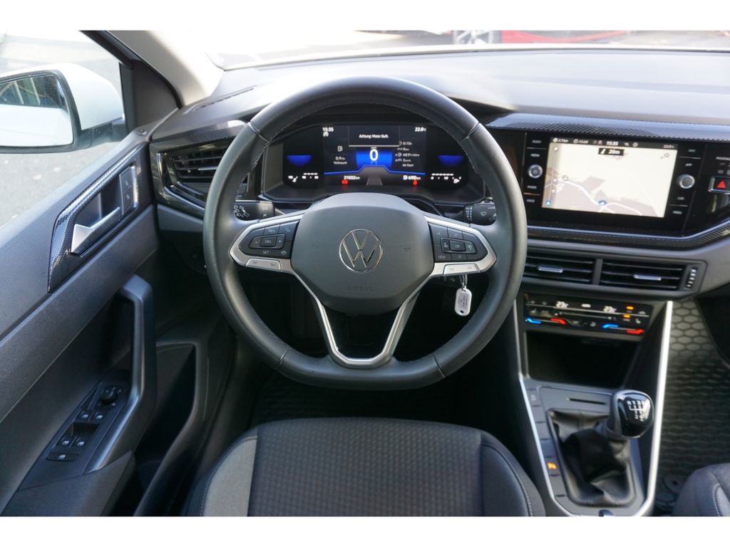 Volkswagen Polo 2023 г. Белый, пробег 21003 км