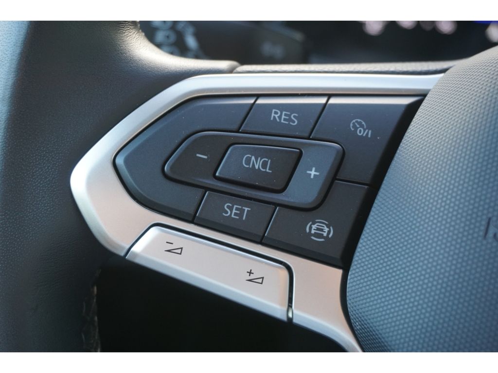 Volkswagen Polo 2023 г. Белый, пробег 21003 км