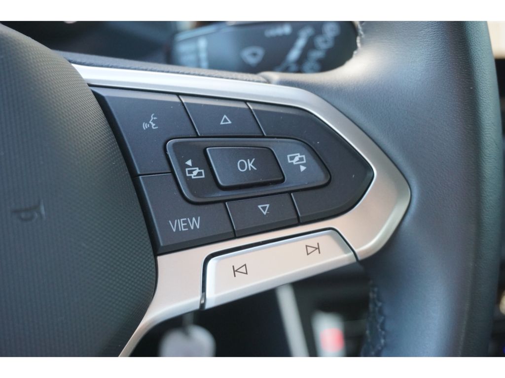 Volkswagen Polo 2023 г. Белый, пробег 21003 км