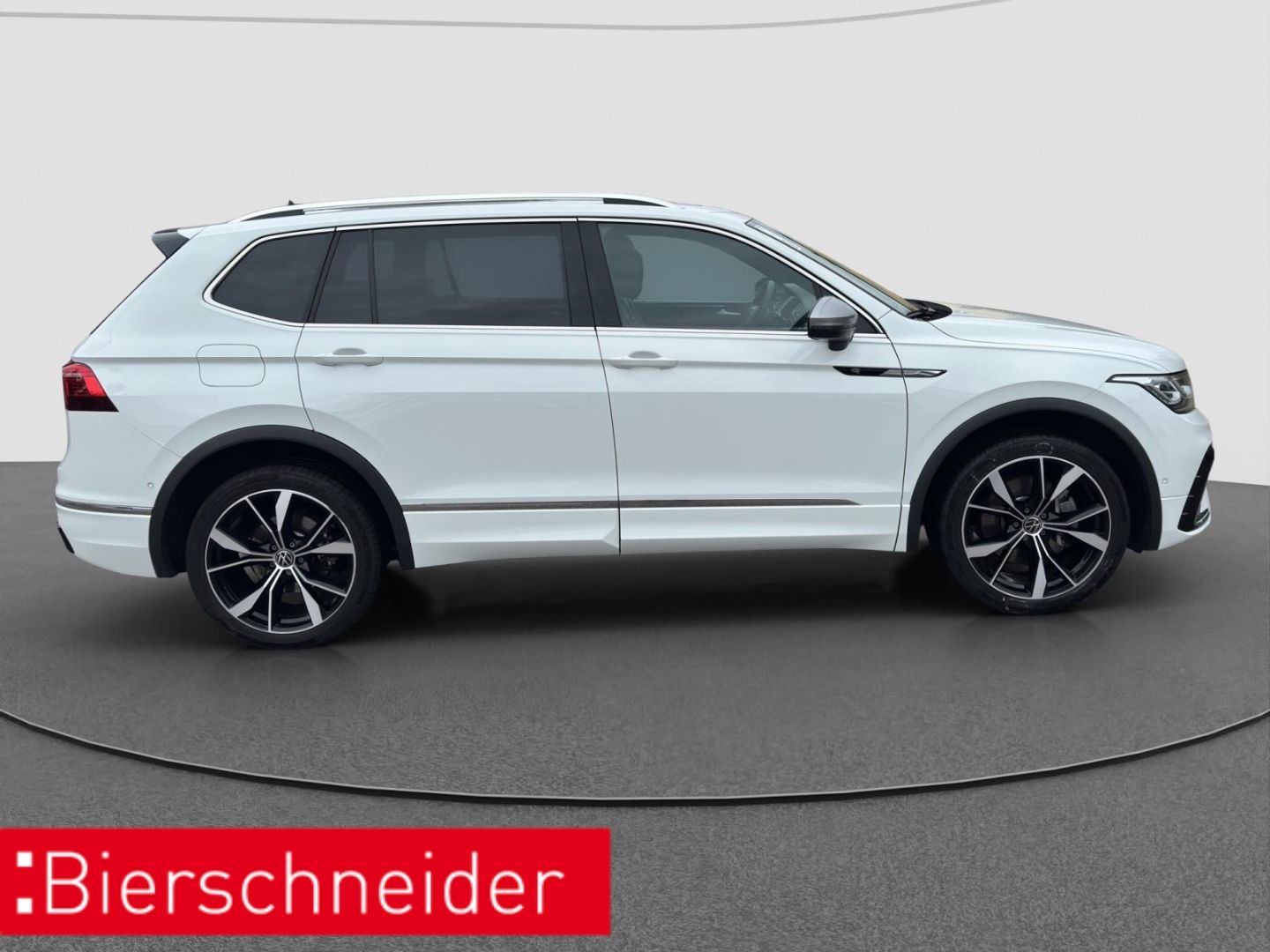 Volkswagen TIGUAN ALLSPACE 2024 г. Белый, пробег 25730 км