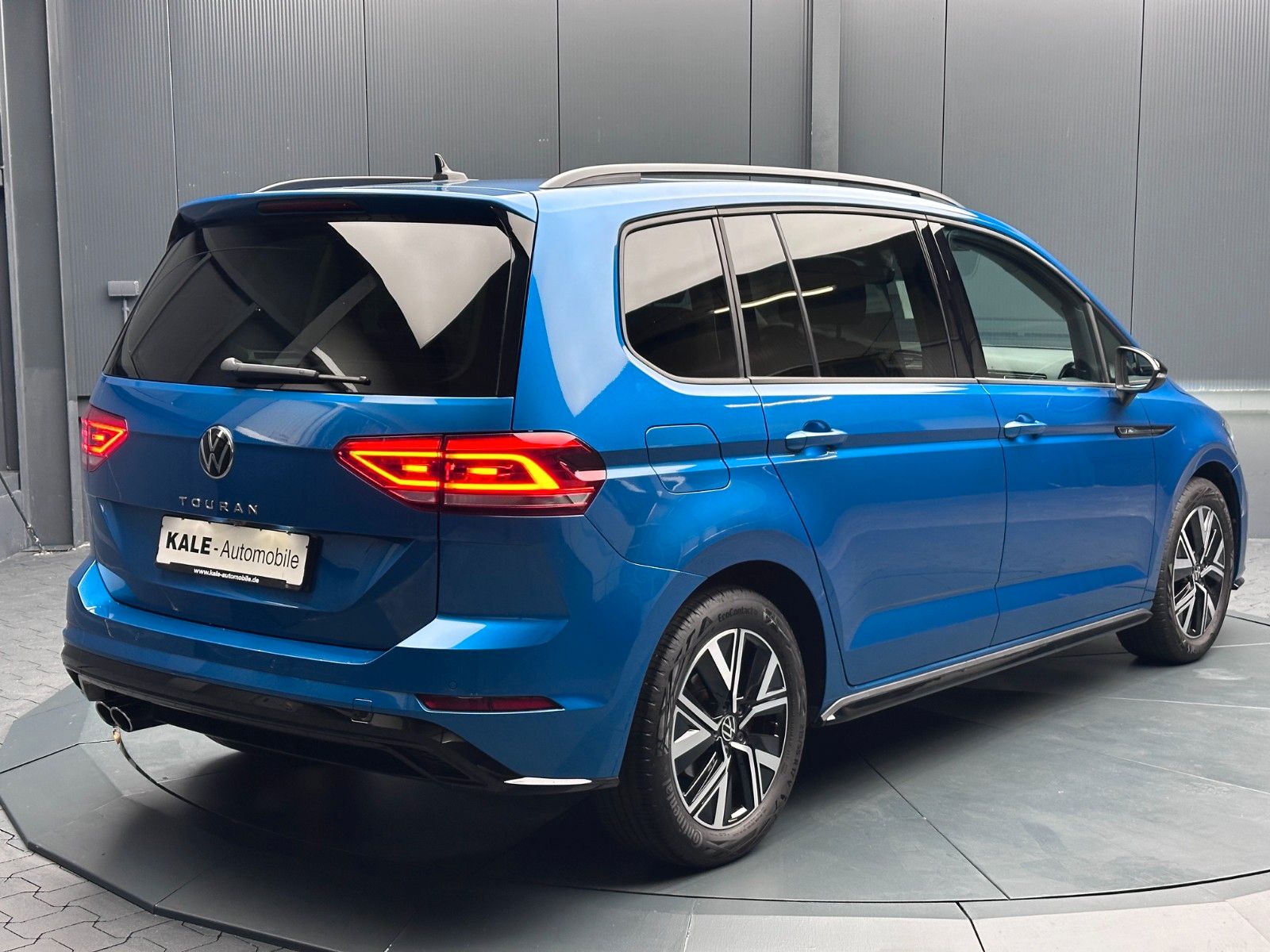 Volkswagen Touran 2023 г. Синий, пробег 59000 км