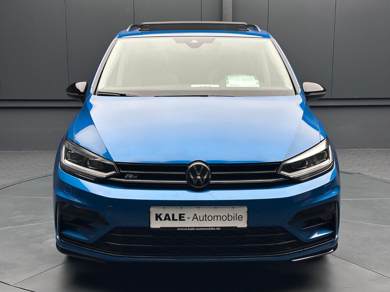 Volkswagen Touran 2023 г. Синий, пробег 59000 км