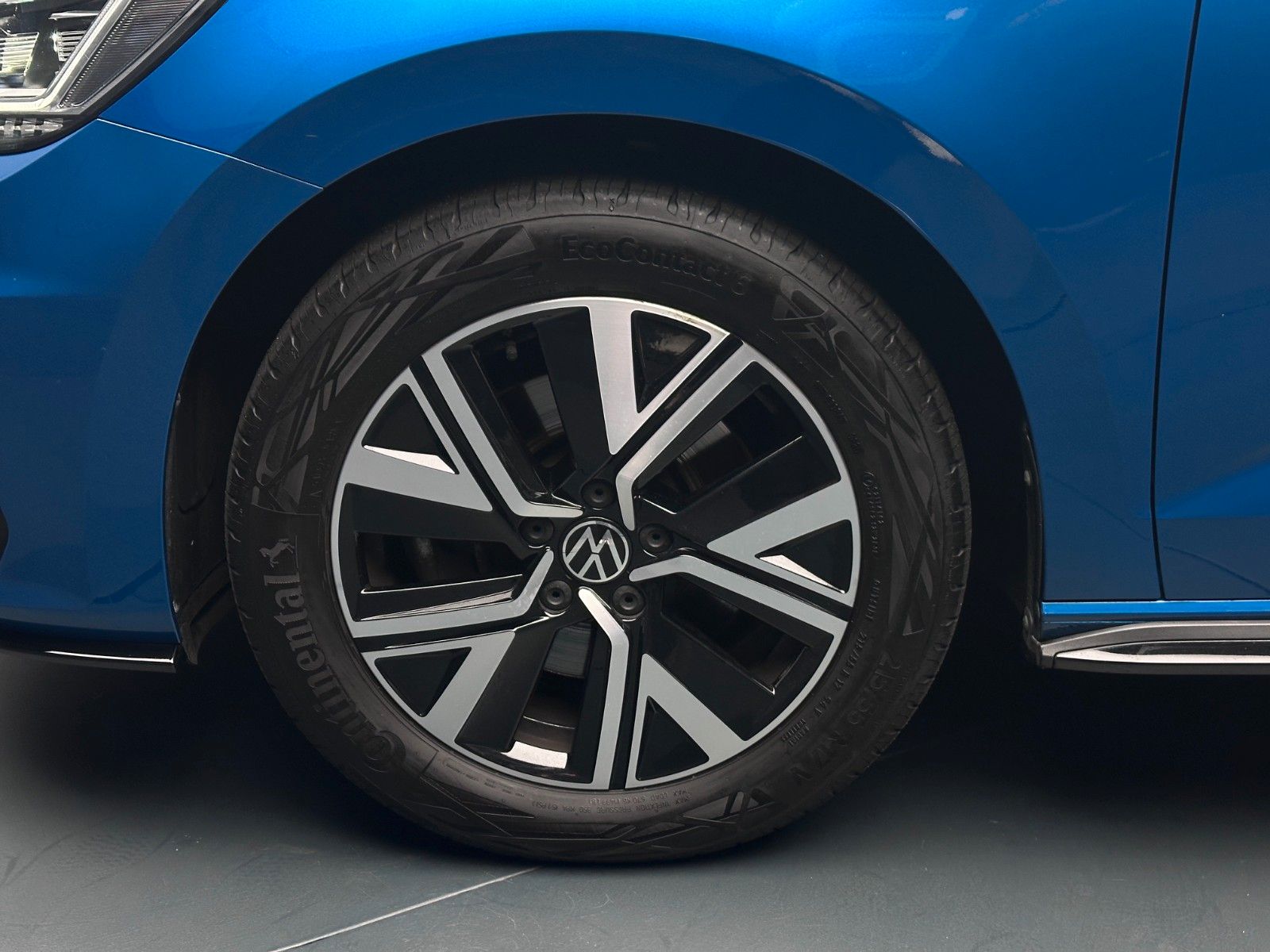 Volkswagen Touran 2023 г. Синий, пробег 59000 км
