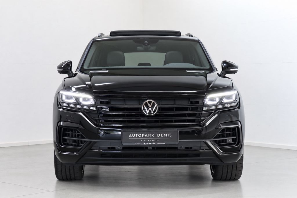 Volkswagen Touareg 2023 г. Чёрный, пробег 51491 км