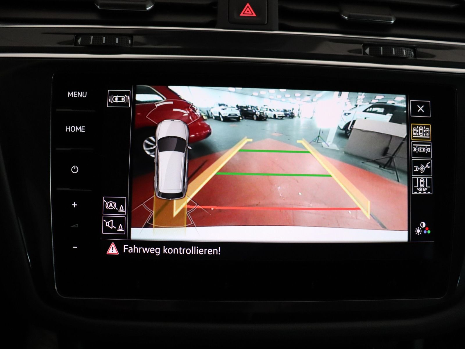 Volkswagen Tiguan 2023 г. Белый, пробег 51405 км