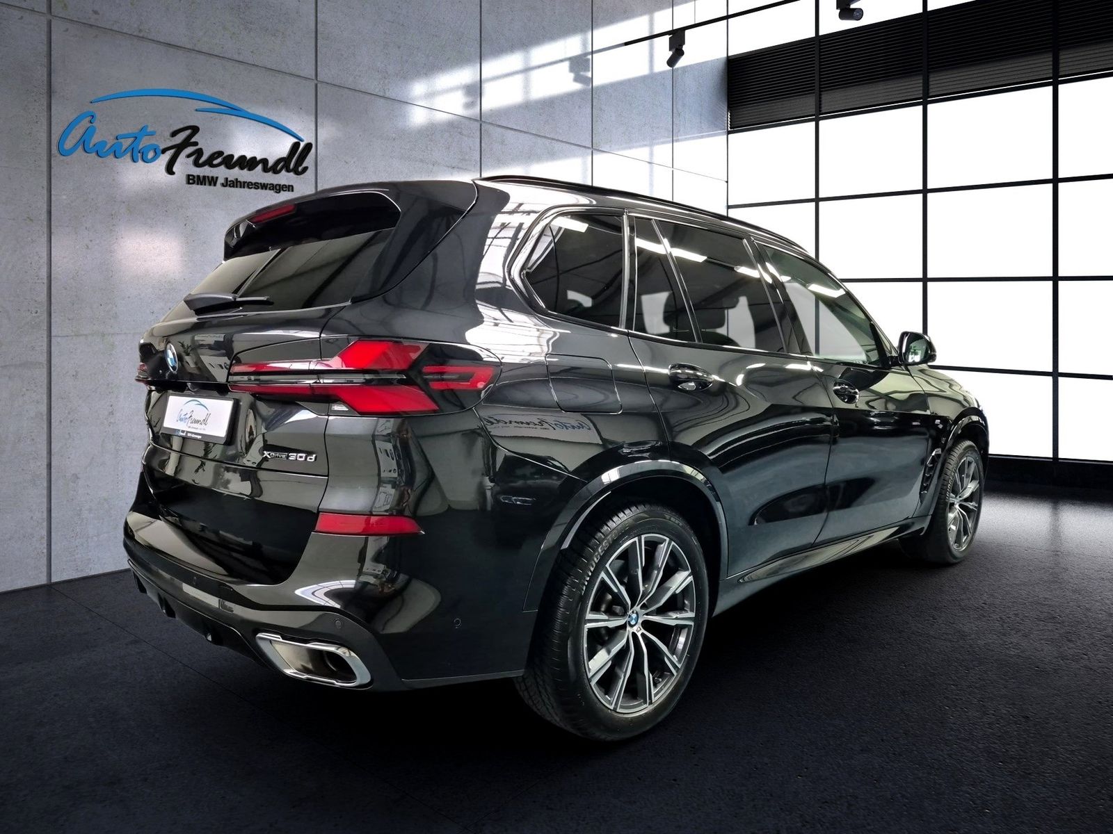 BMW X5 2025 г. Чёрный, пробег 22700 км