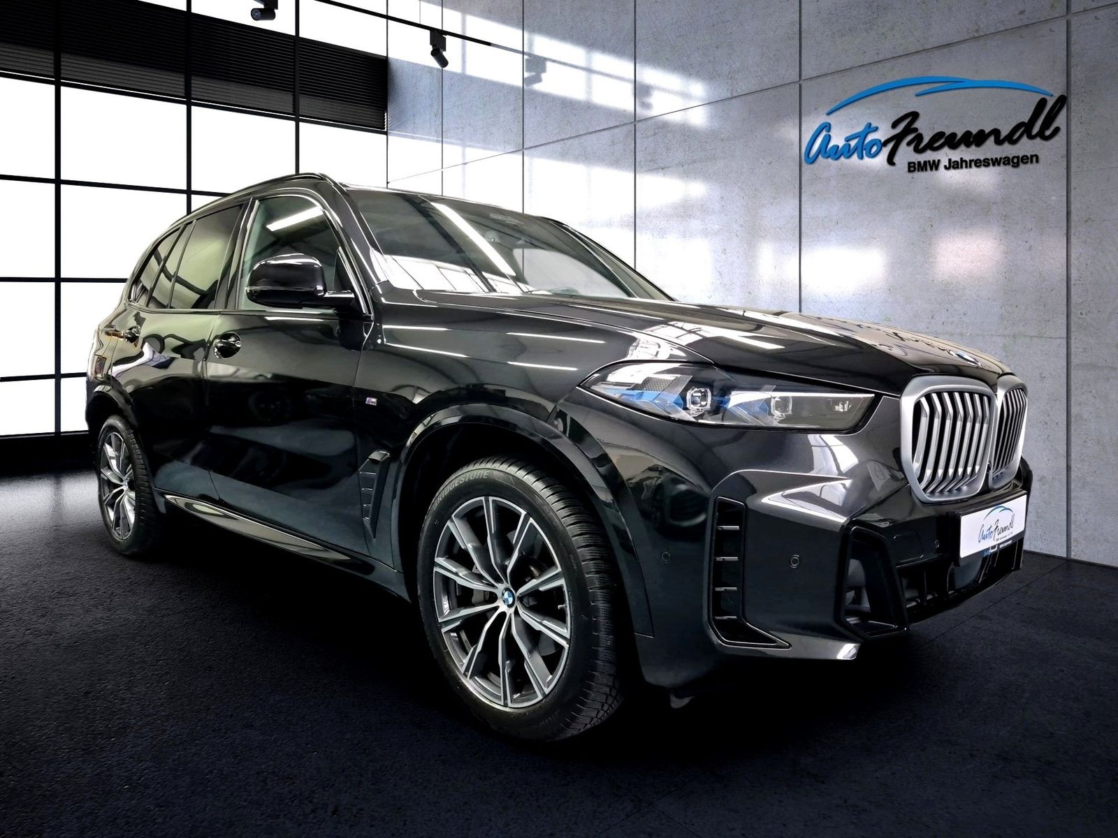 BMW X5 2025 г. Чёрный, пробег 22700 км