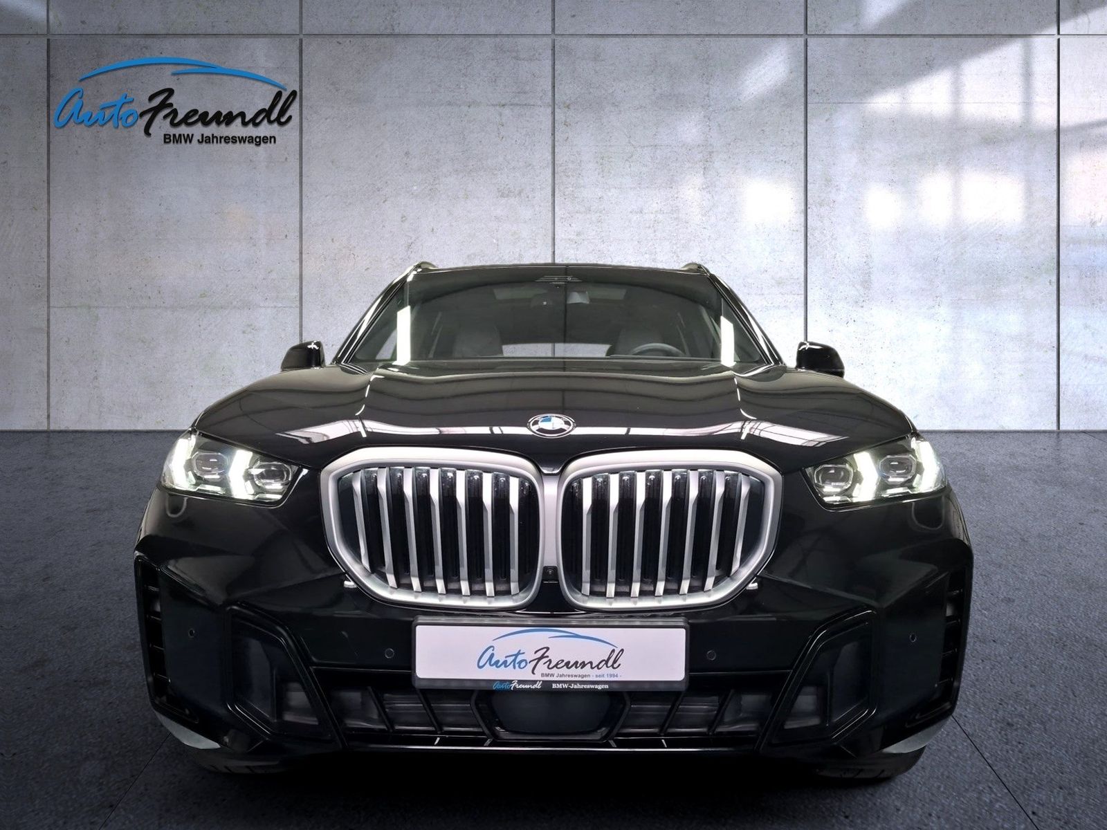 BMW X5 2025 г. Чёрный, пробег 22700 км