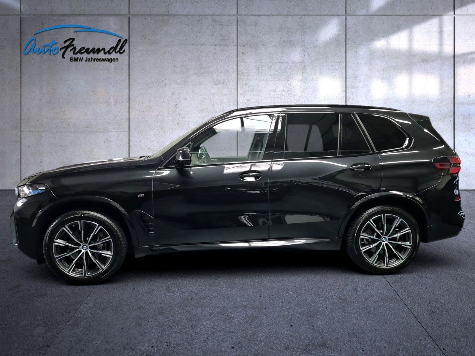 BMW X5 2025 г. Чёрный, пробег 22700 км
