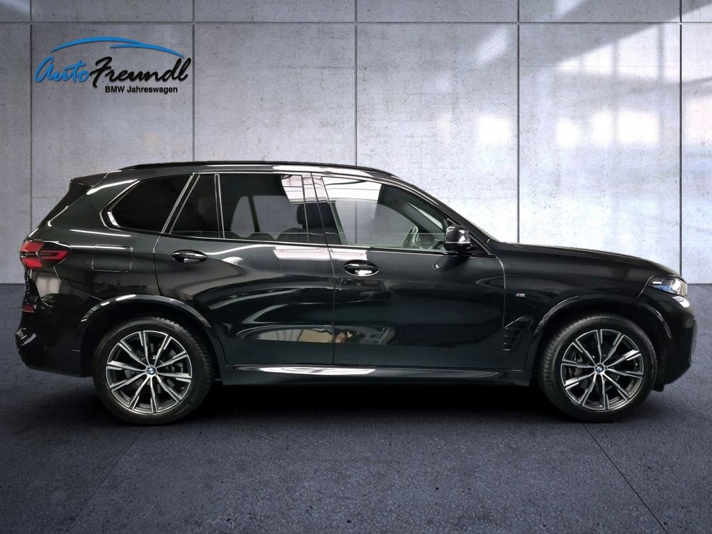 BMW X5 2025 г. Чёрный, пробег 22700 км