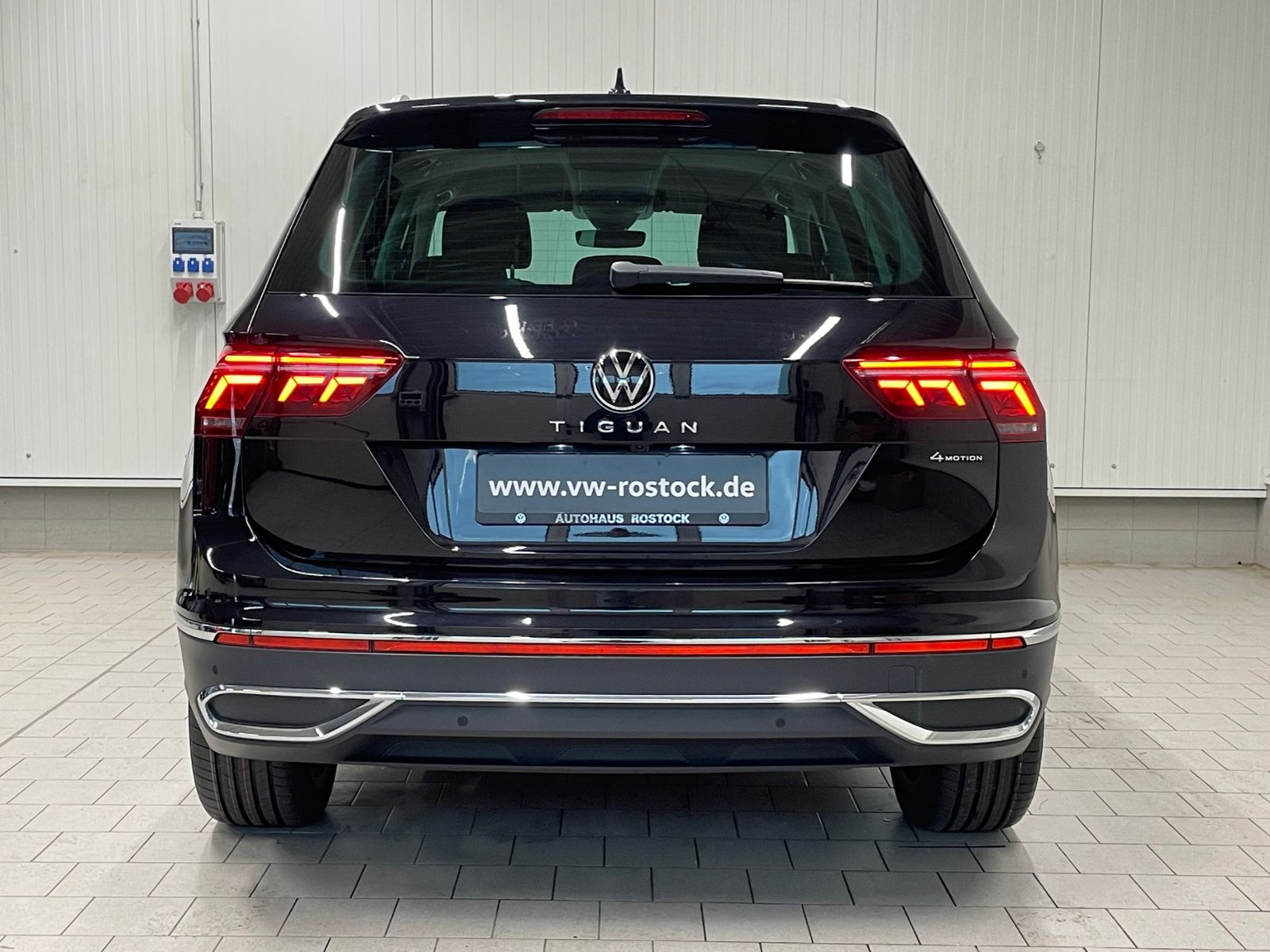 Volkswagen Tiguan 2023 г. Чёрный, пробег 53300 км