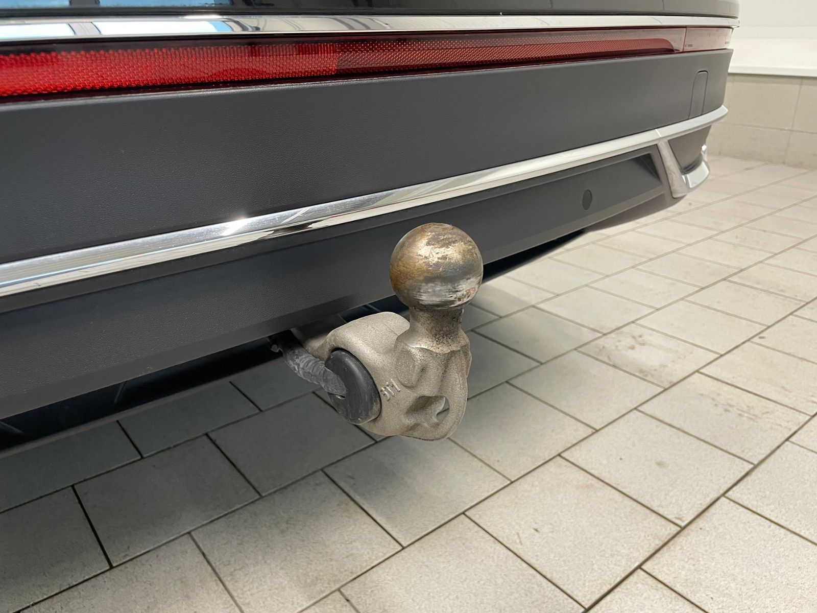 Volkswagen Tiguan 2023 г. Чёрный, пробег 53300 км