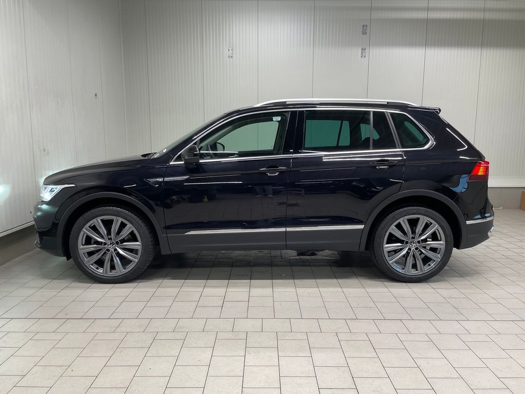 Volkswagen Tiguan 2023 г. Чёрный, пробег 53300 км