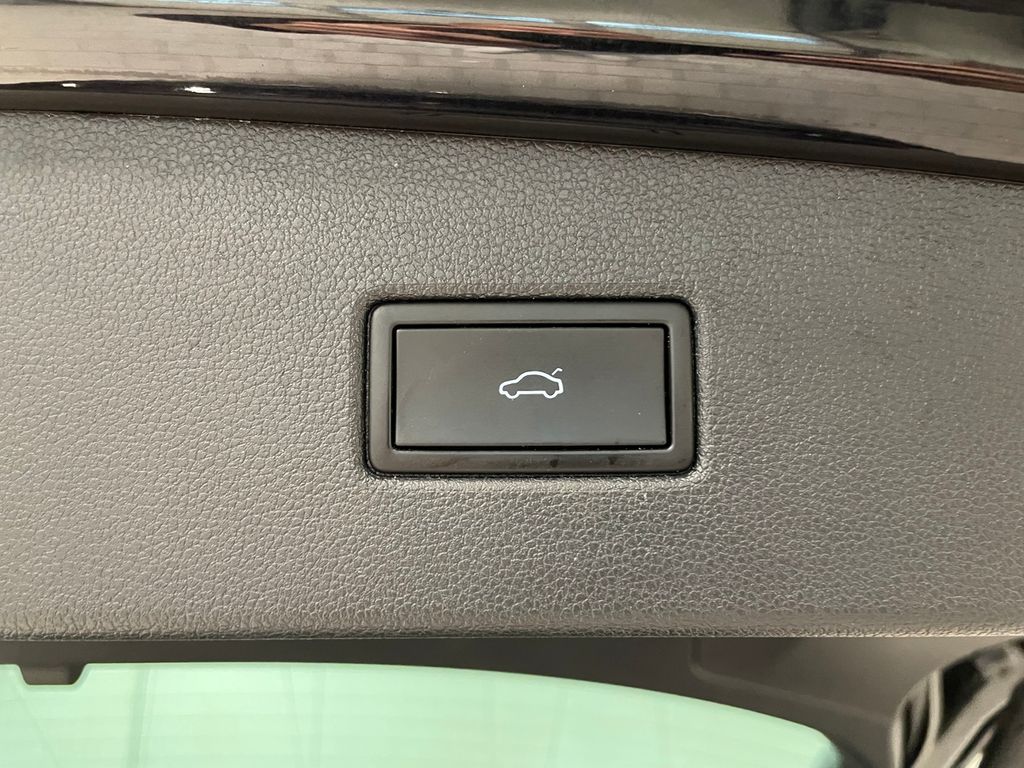 Volkswagen Tiguan 2023 г. Чёрный, пробег 53300 км