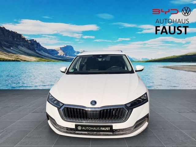 Skoda Octavia 2022 г. Белый, пробег 49496 км