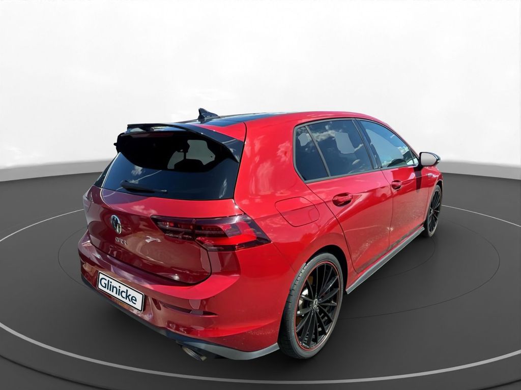 Volkswagen Golf 2023 г. Красный, пробег 44450 км