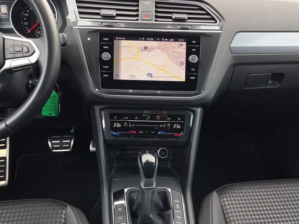 Volkswagen Tiguan 2022 г. Чёрный, пробег 51120 км