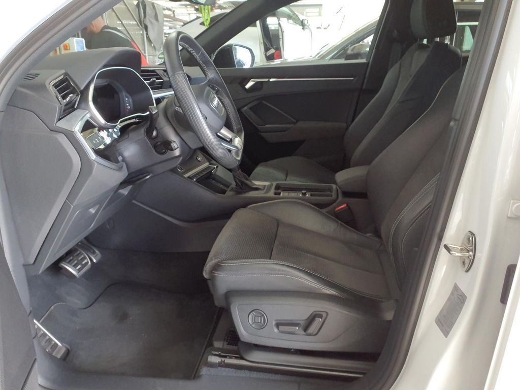 Audi Q3 2022 г. Белый, пробег 35807 км