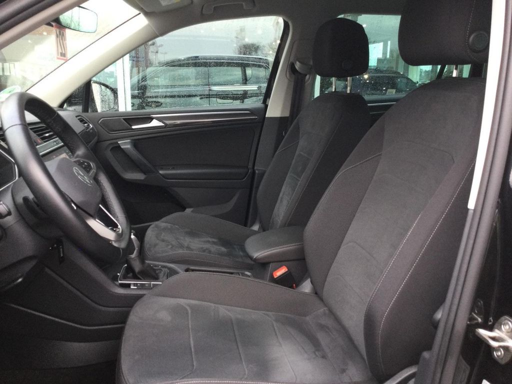 Volkswagen Tiguan 2022 г. Чёрный, пробег 55900 км