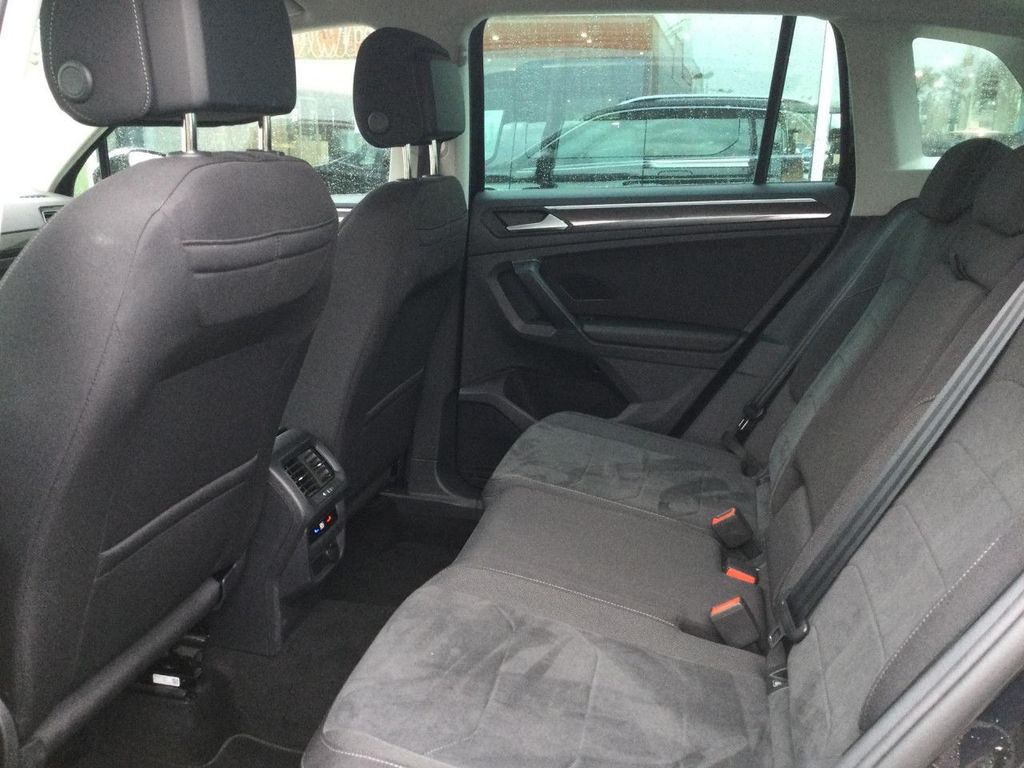 Volkswagen Tiguan 2022 г. Чёрный, пробег 55900 км