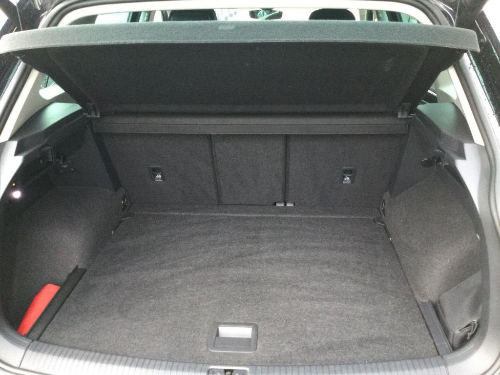 Volkswagen Tiguan 2022 г. Чёрный, пробег 55900 км