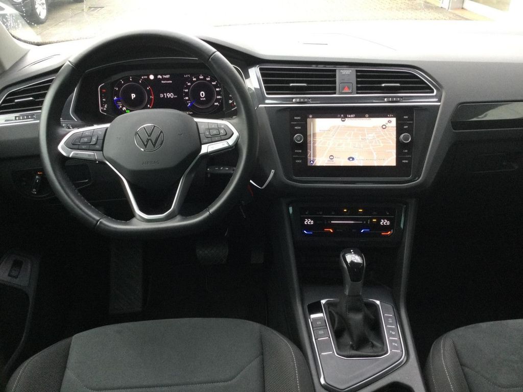 Volkswagen Tiguan 2022 г. Чёрный, пробег 55900 км