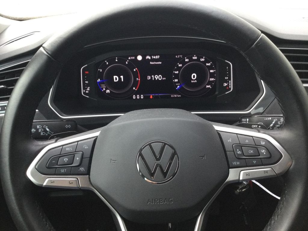 Volkswagen Tiguan 2022 г. Чёрный, пробег 55900 км