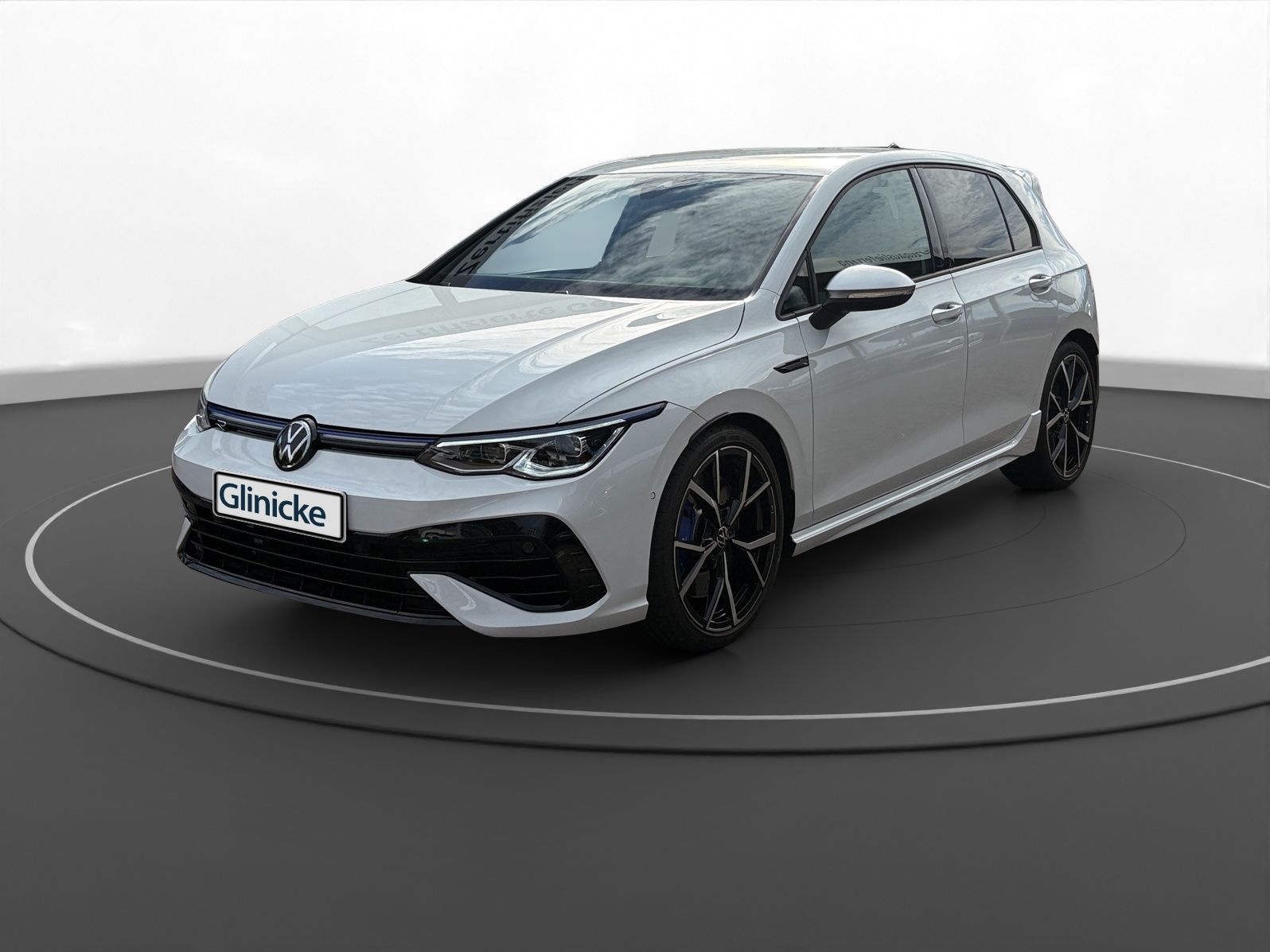 Volkswagen Golf 2023 г. Белый, пробег 26990 км