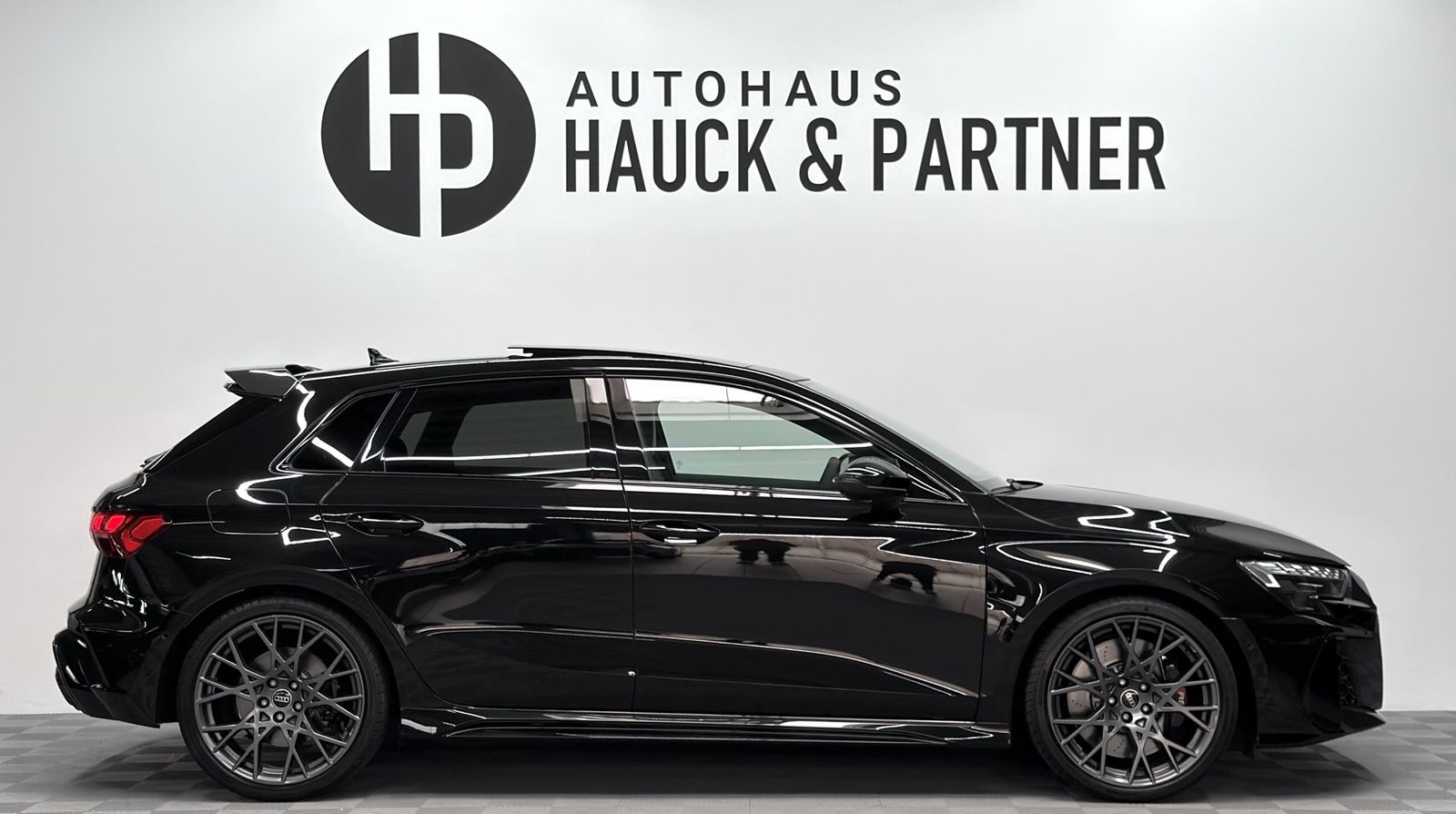 Audi RS3 2025 г. Чёрный, пробег 46000 км